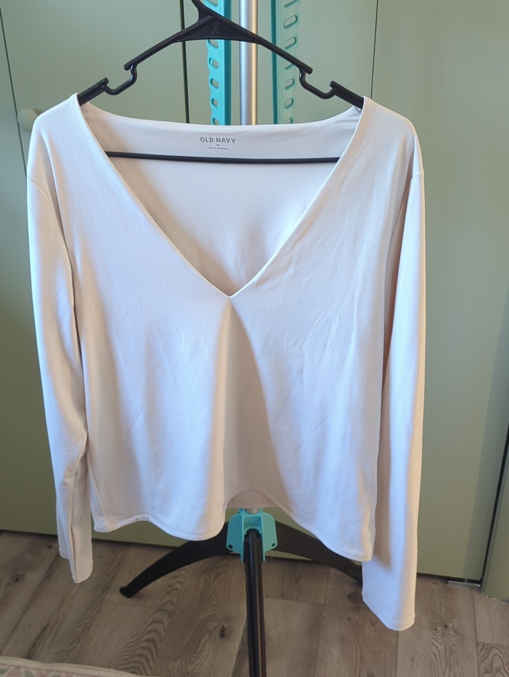 Old Navy Women's Light Pink V-Neck Long Sleeve Top
